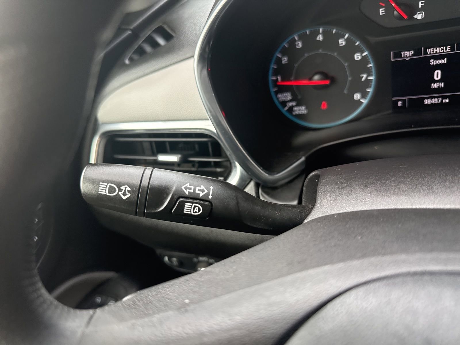 Used 2020 Chevrolet Equinox LS FWD image 32