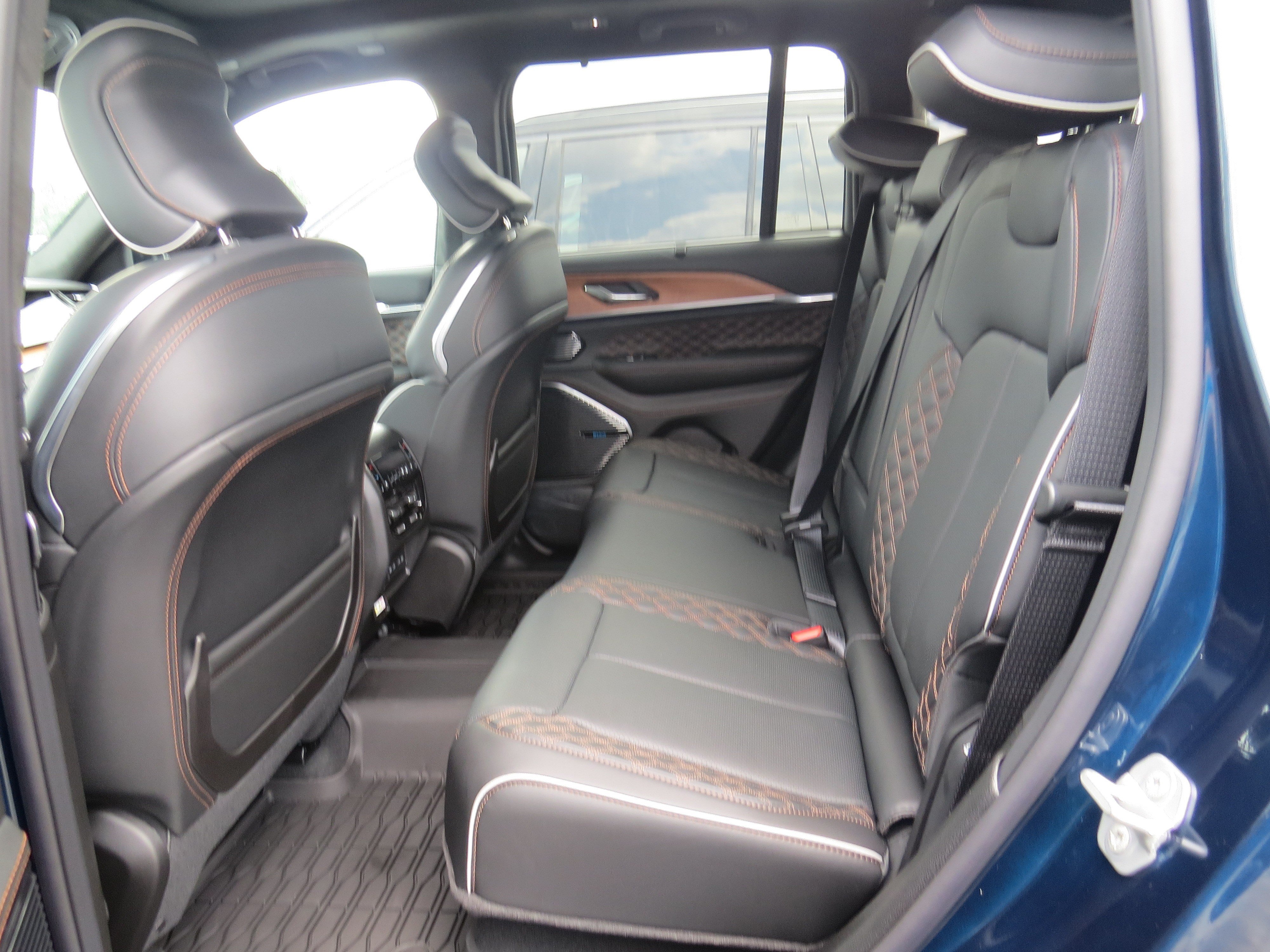 New 2026 Jeep Grand Cherokee Summit AWD/4WD image 12