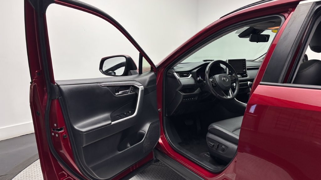 Used 2019 Toyota RAV4 Limited w/ Advanced Technology Package AWD/4WD image 16
