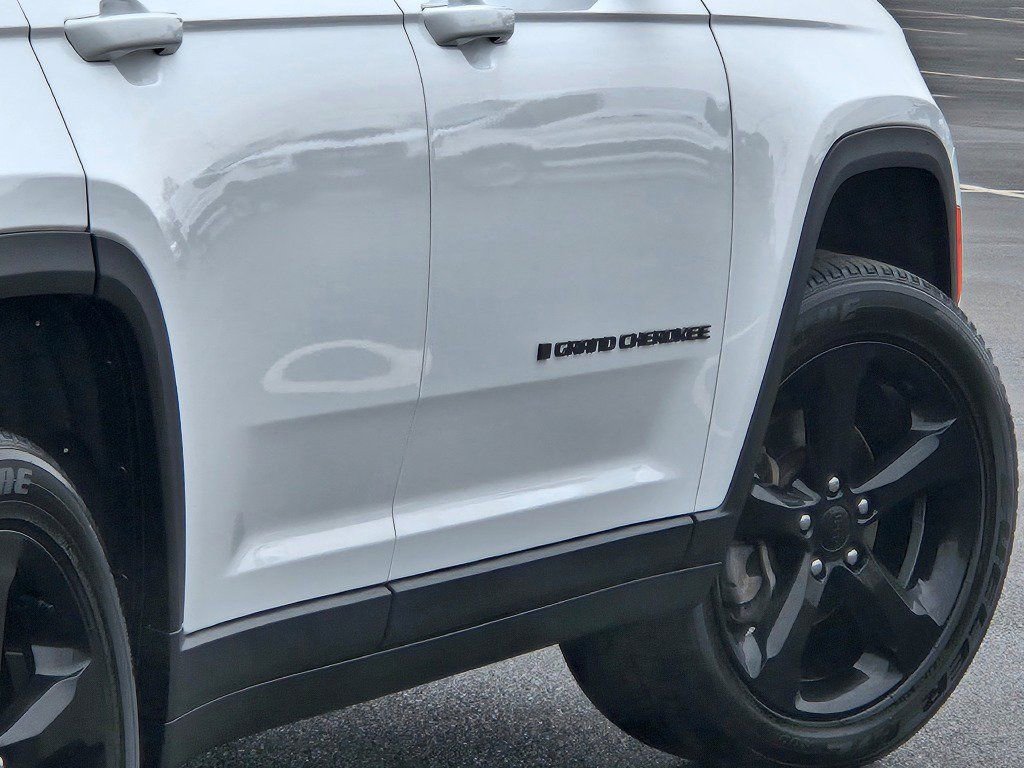 Used 2023 Jeep Grand Cherokee Altitude image 12