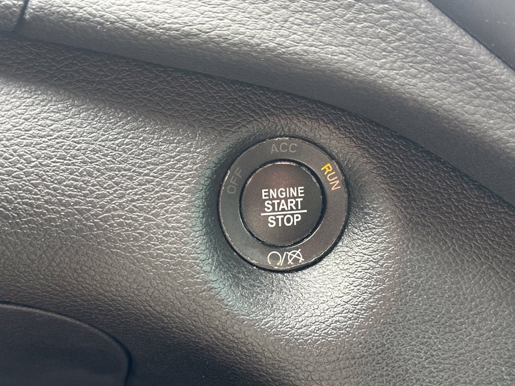Used 2019 Jeep Cherokee Latitude Plus AWD/4WD image 23