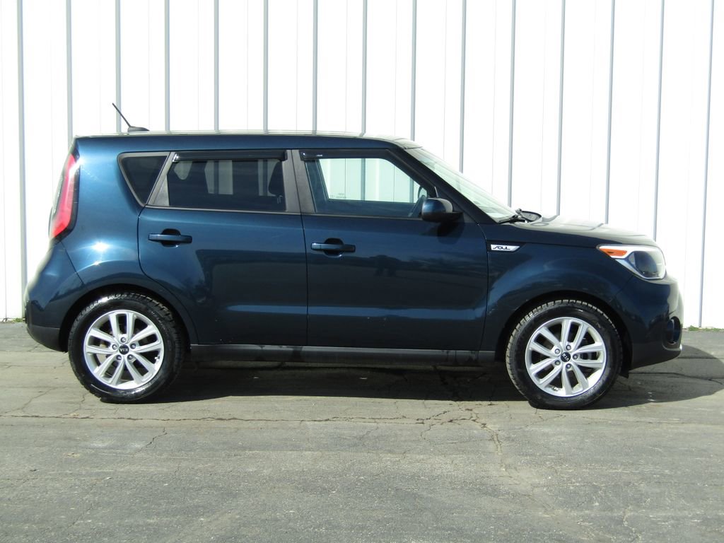 Used 2018 Kia Soul + image 2