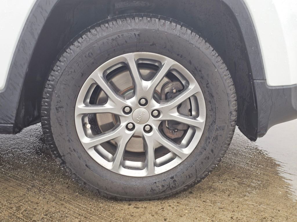 Used 2018 Jeep Cherokee Latitude Plus w/ Cold Weather Group image 10