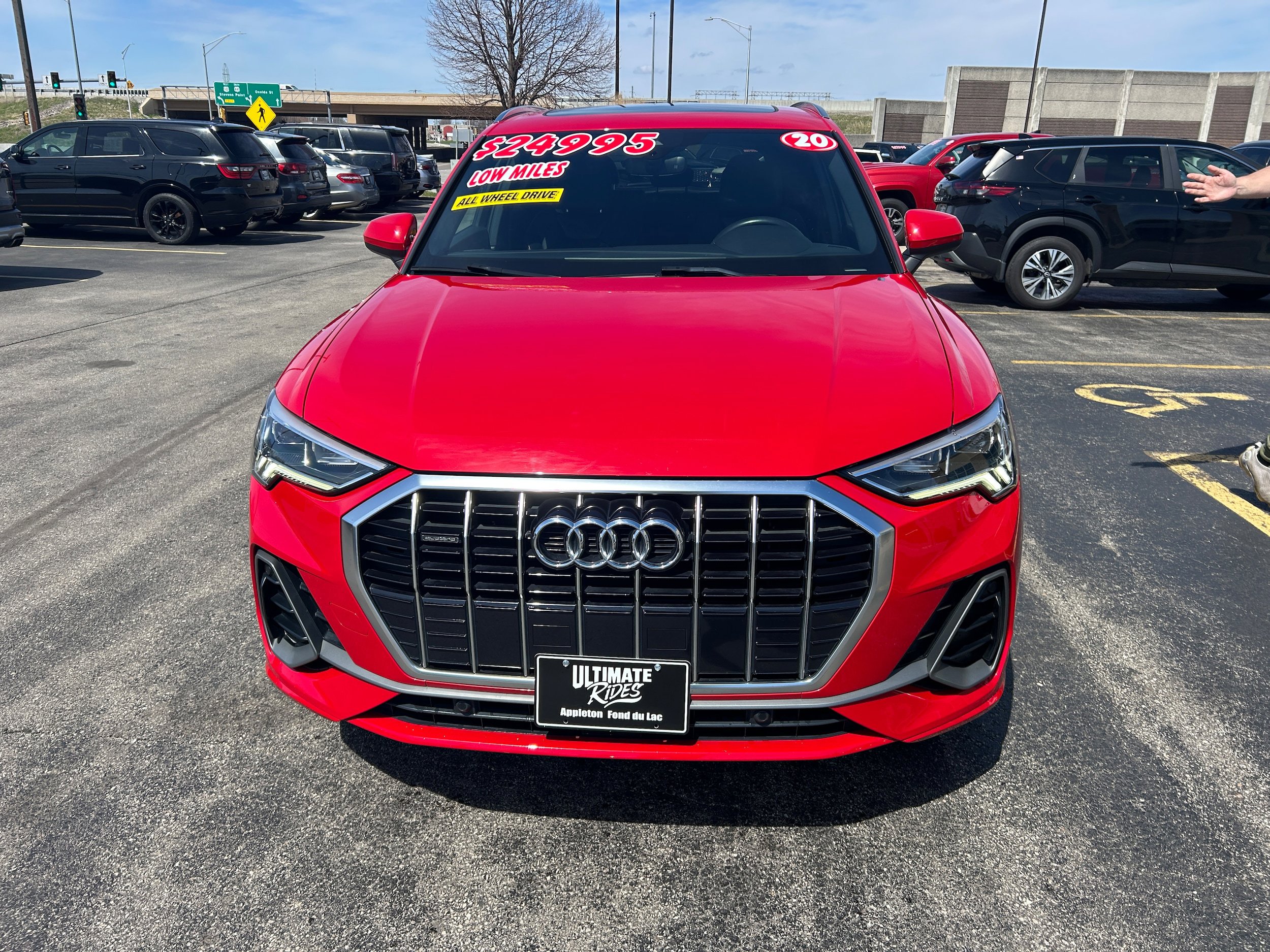 Used 2020 Audi Q3 2.0T Premium Plus AWD/4WD image 2