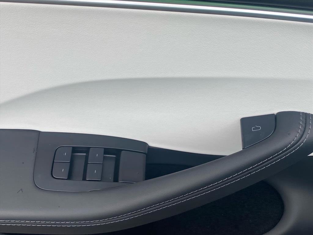 Used 2024 Tesla Model 3 Standard Range image 19