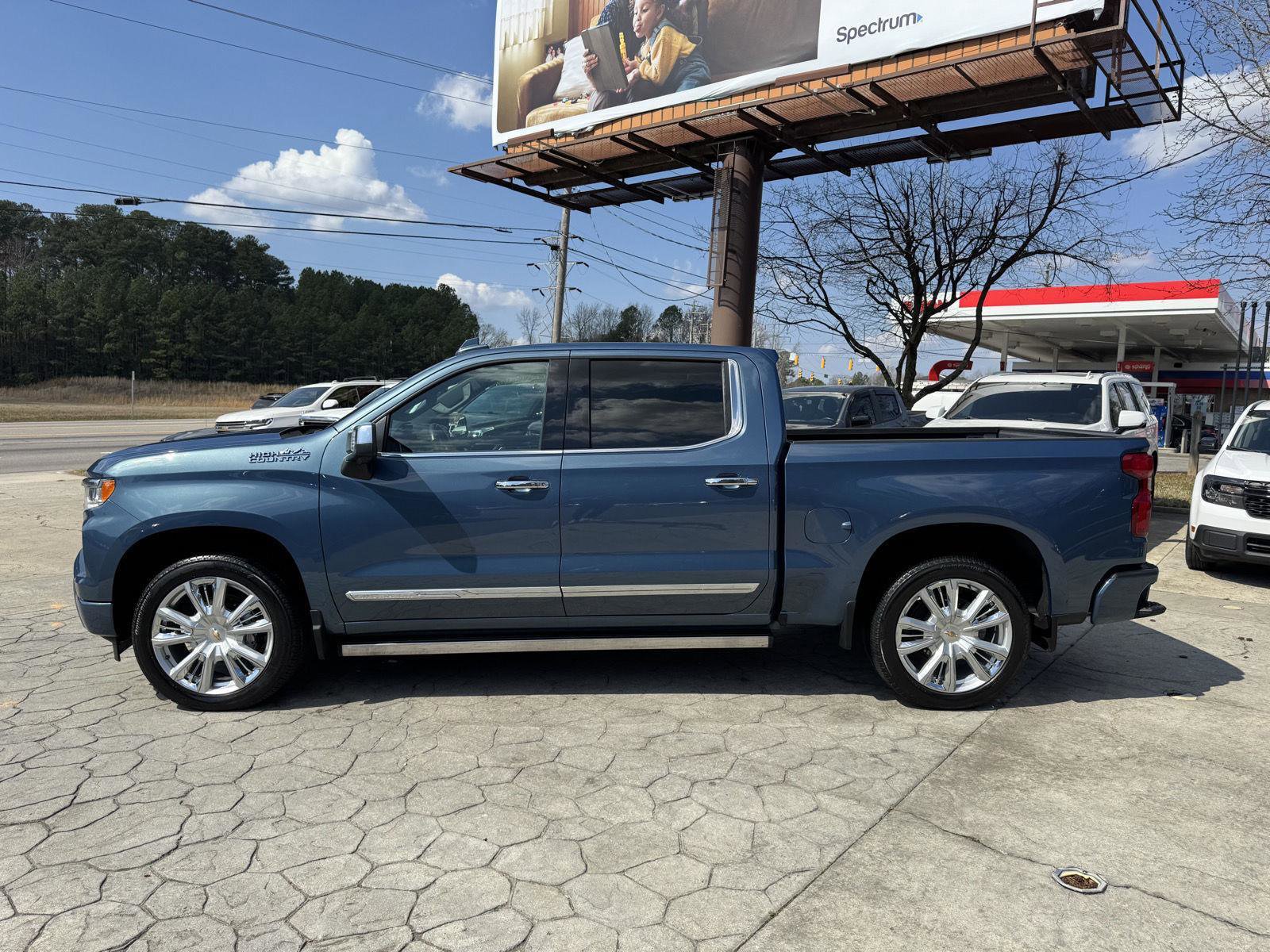 Used 2024 Chevrolet Silverado 1500 High Country image 11