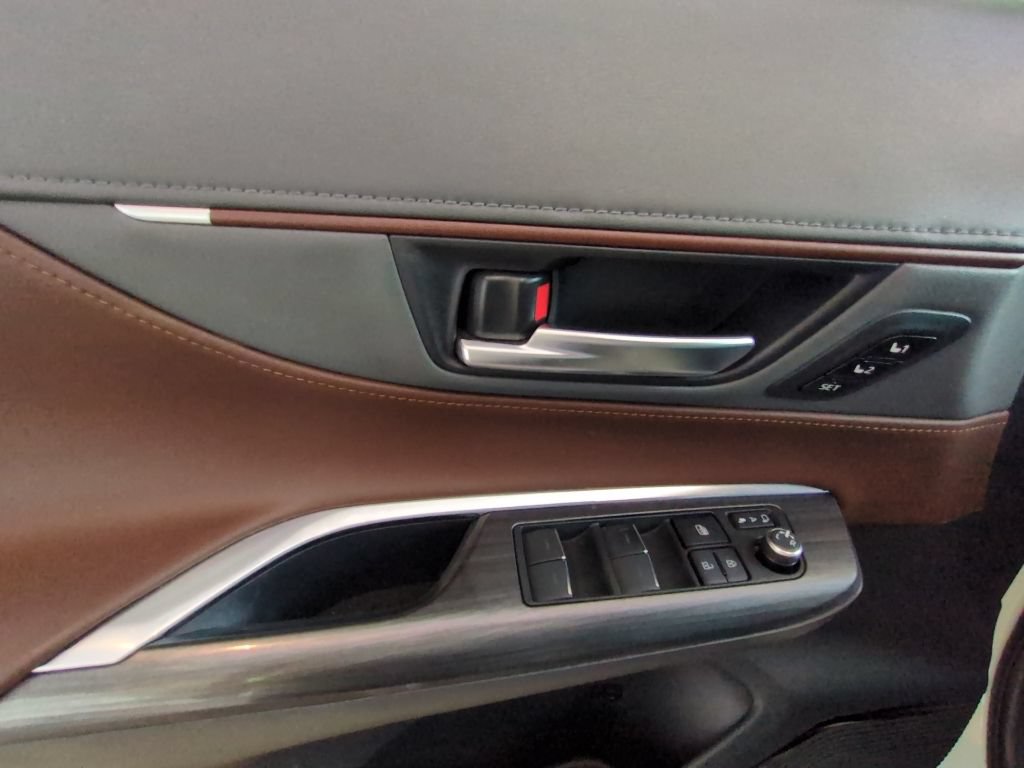 Used 2021 Toyota Venza Limited AWD/4WD image 13