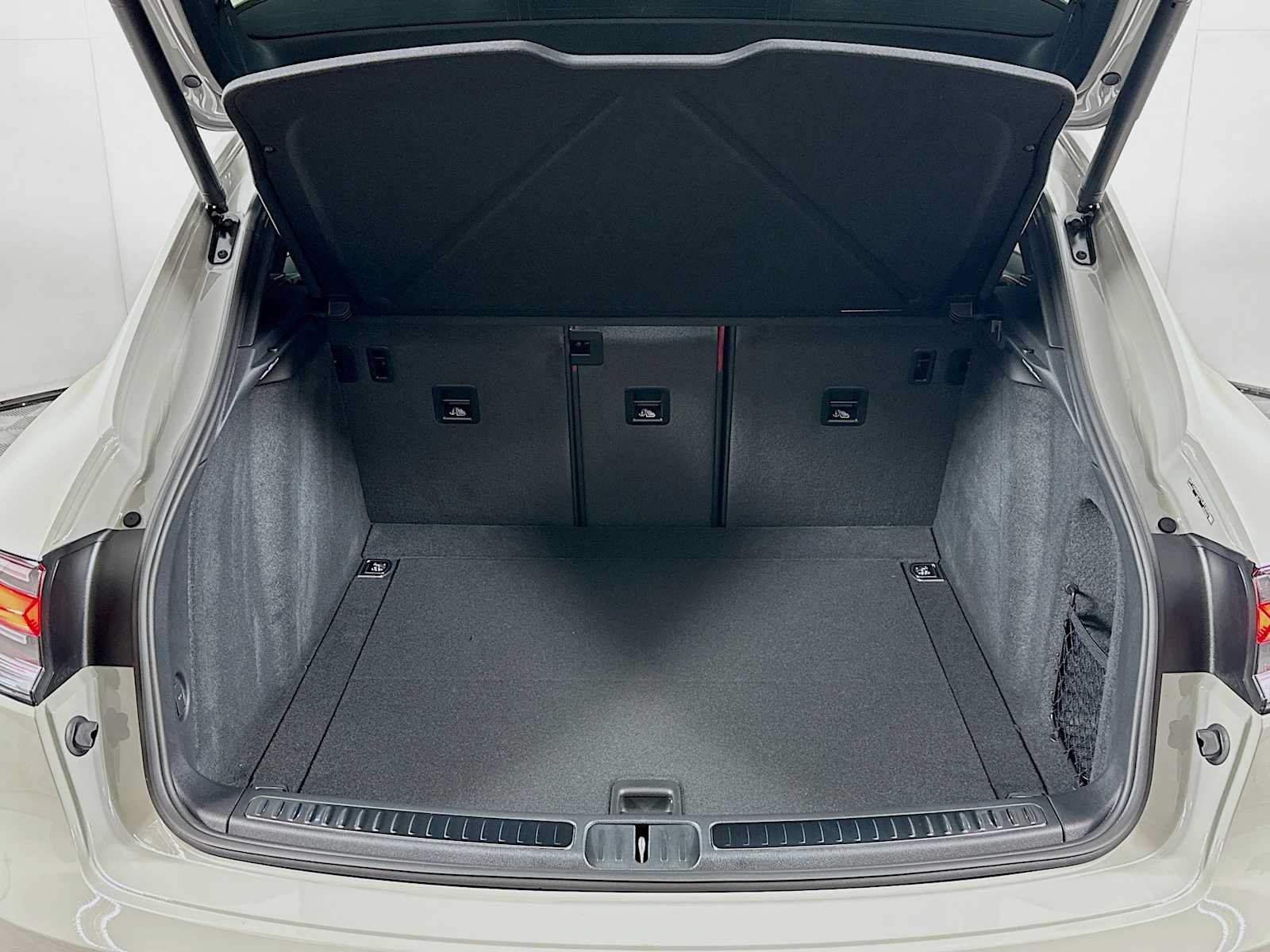New 2026 Porsche Macan AWD/4WD image 27