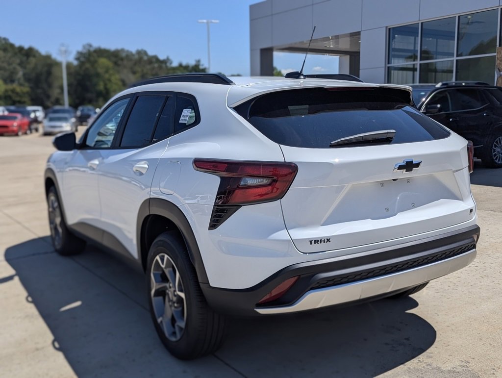 New 2025 Chevrolet Trax LT w/ LT Convenience Package image 9