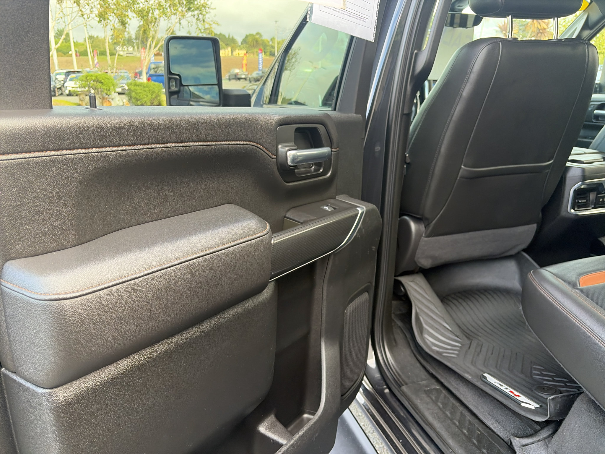 Used 2020 GMC Sierra 2500 AT4 w/ AT4 Premium Package AWD/4WD image 5