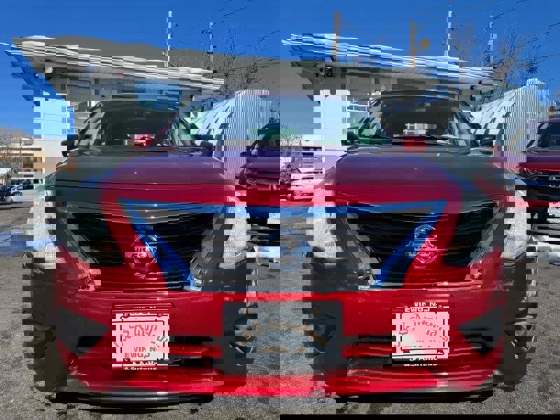 Used 2016 Nissan Versa SV image 2