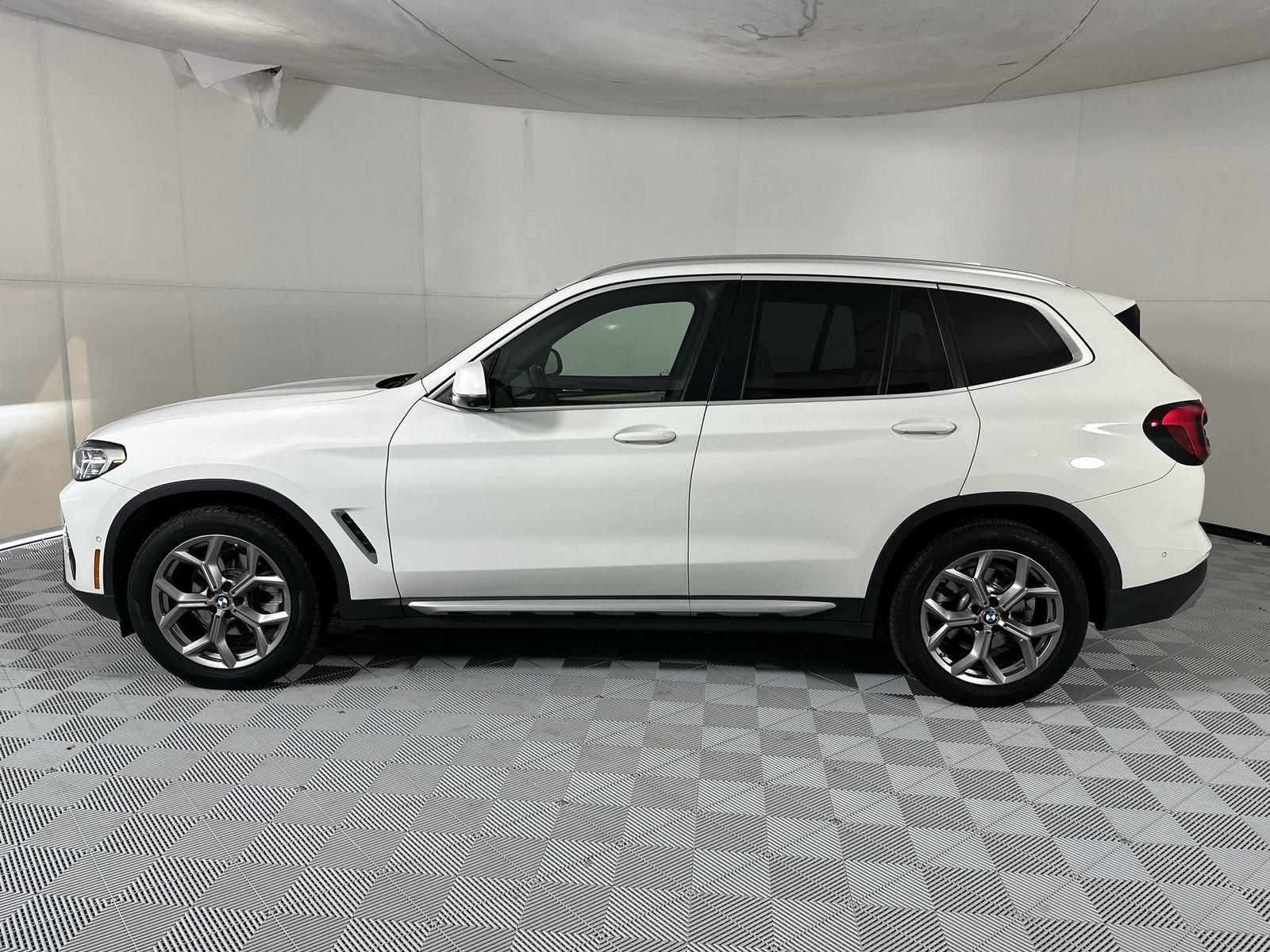 Used 2023 BMW X3 sDrive30i w/ Convenience Package RWD image 5