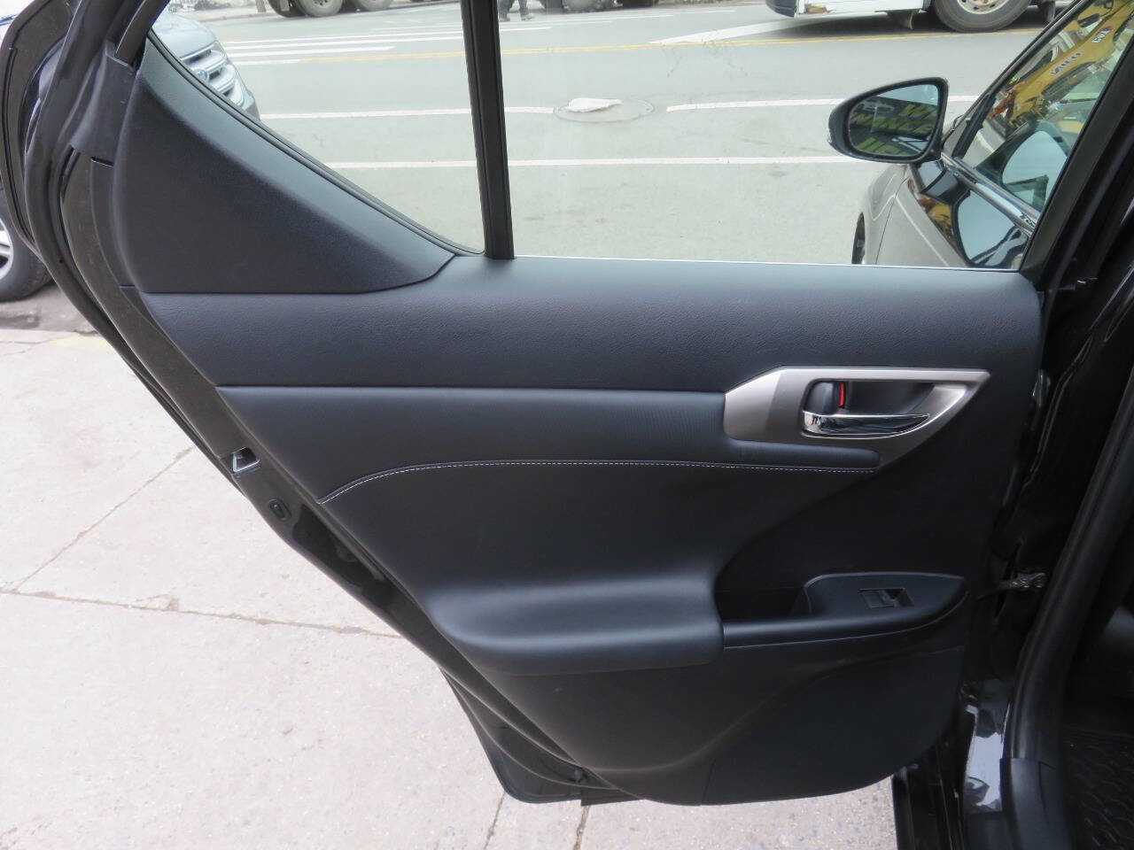 Used 2017 Lexus CT 200h Base 4dr Hatchback w/ Navigation System Package image 28