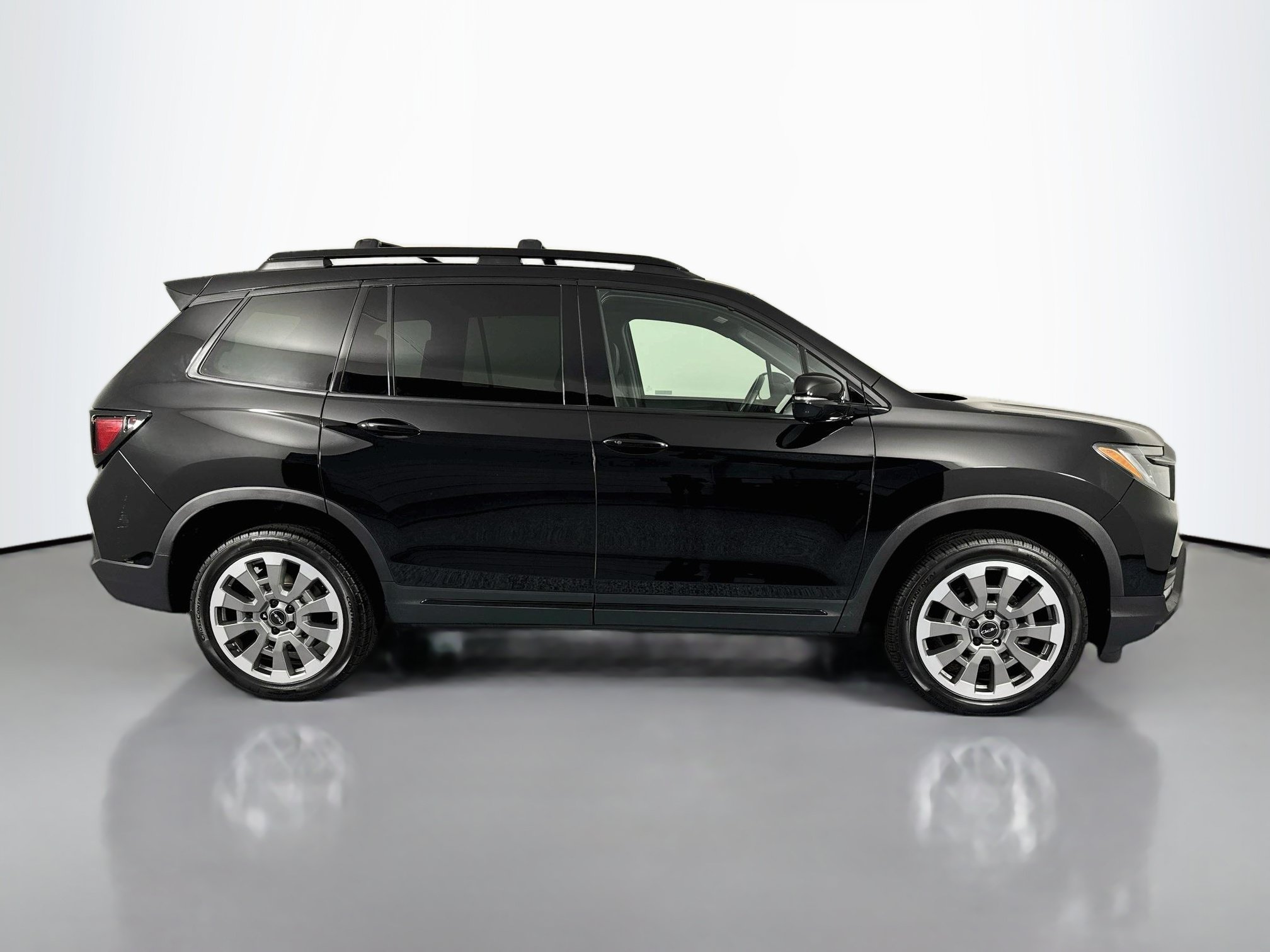 Certified 2024 Honda Passport Black Edition image 4