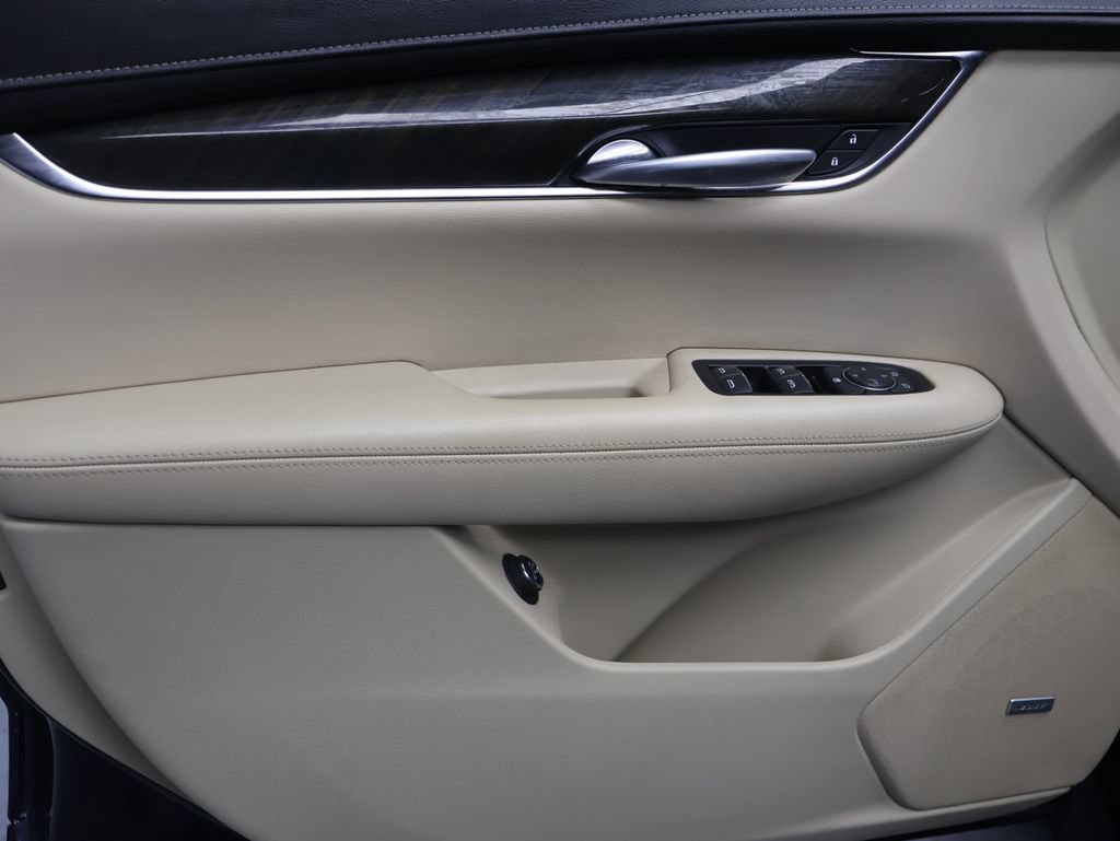 Used 2018 Cadillac XT5 FWD image 15