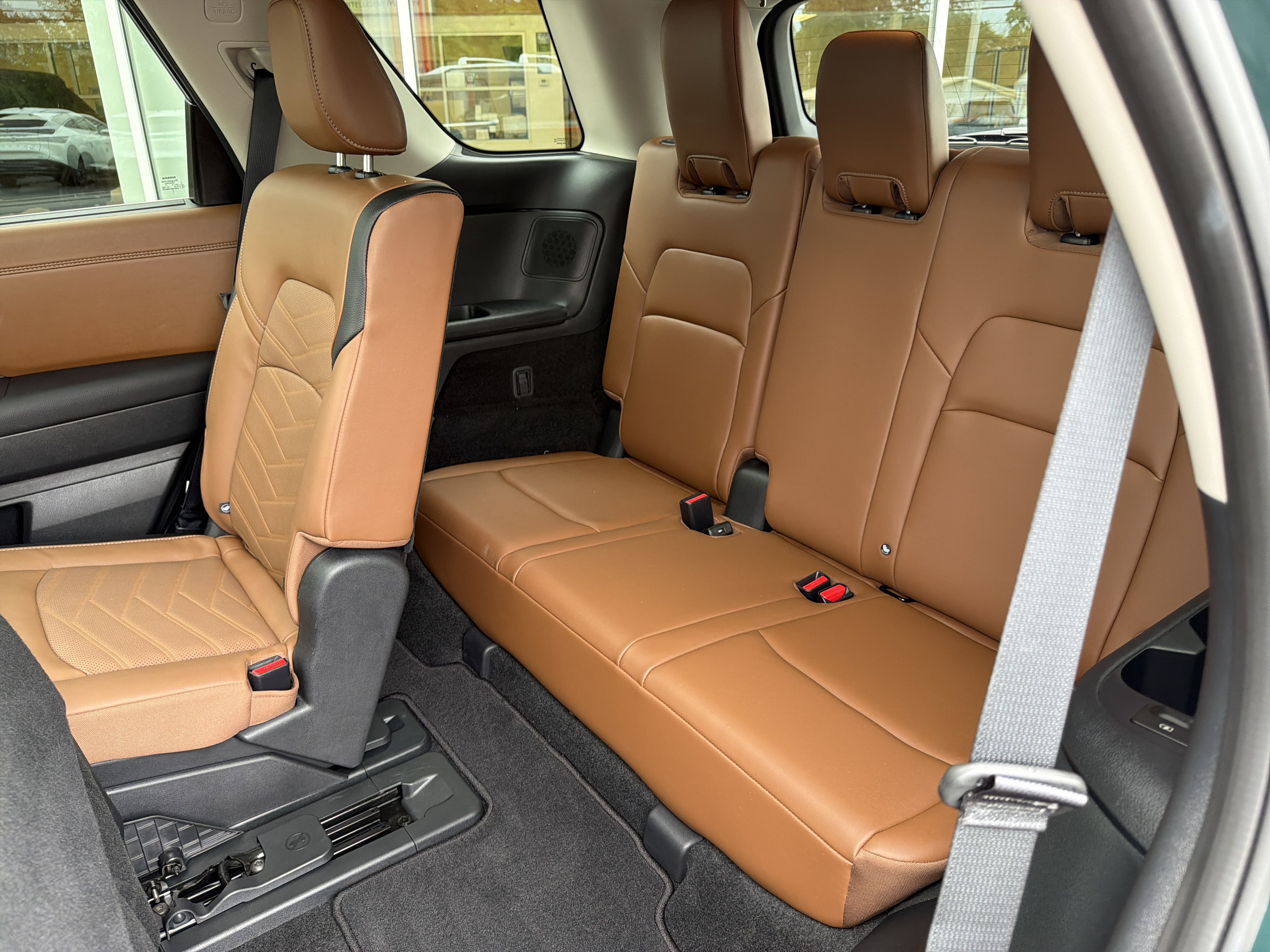 Certified 2025 Nissan Pathfinder Platinum w/ Black Appearance Package AWD/4WD image 8