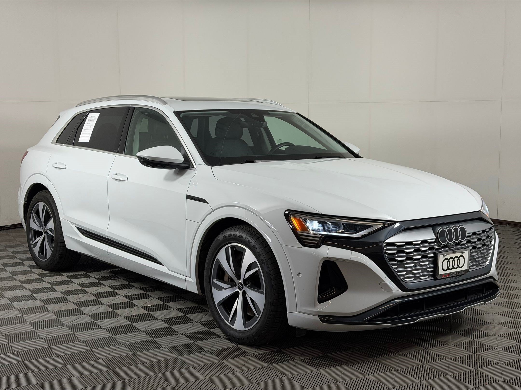 Certified 2024 Audi Q8 e-tron Premium Plus w/ Premium Plus Package AWD/4WD image 7