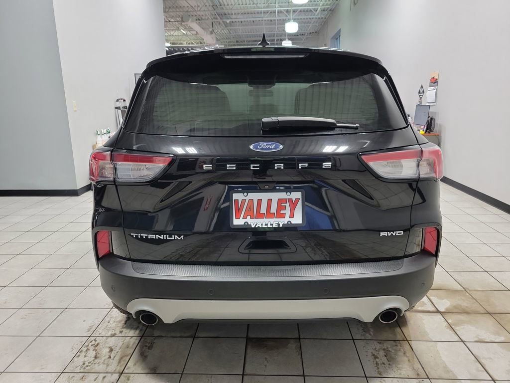 Used 2022 Ford Escape Titanium image 11