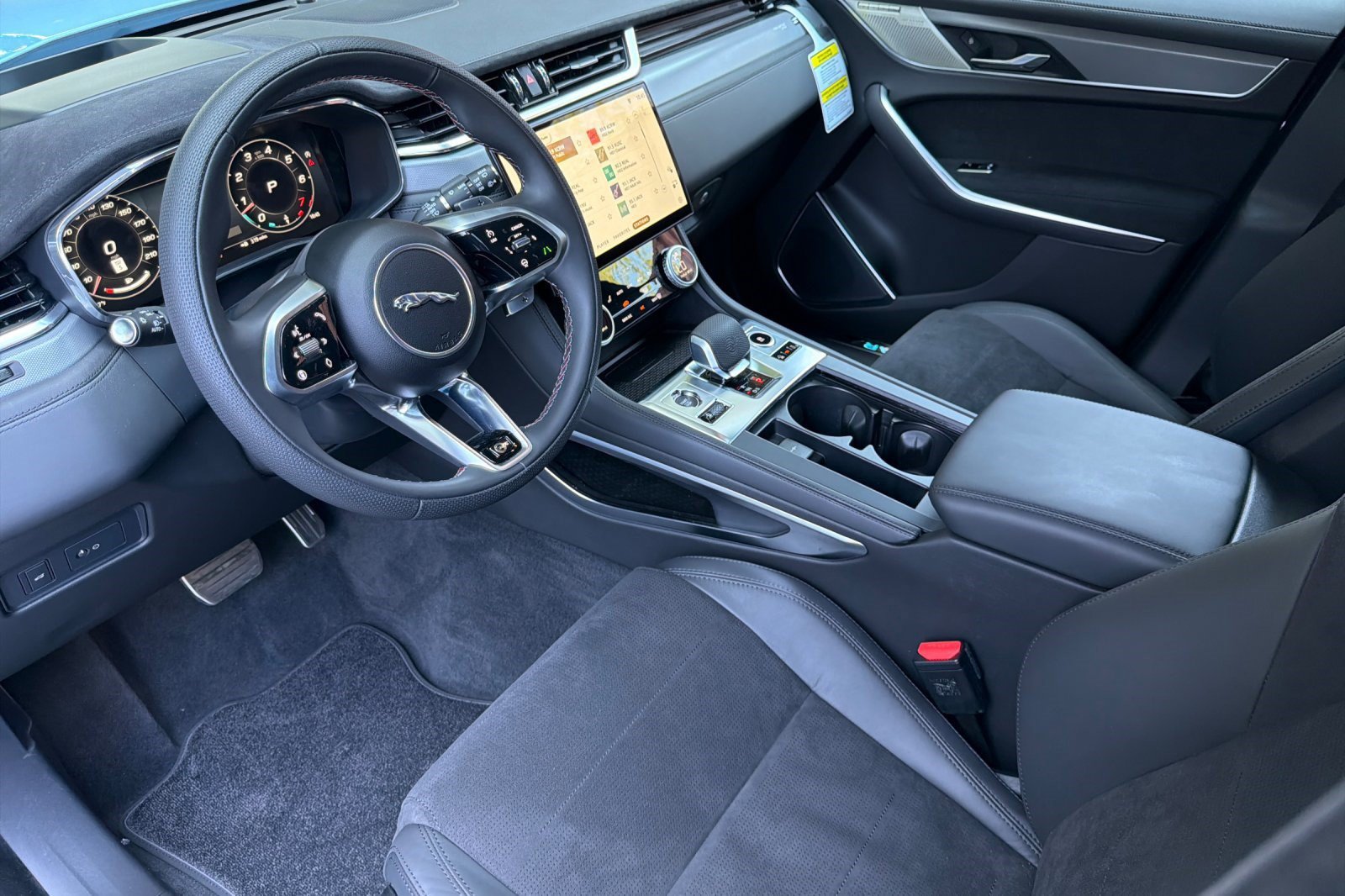 New 2026 Jaguar F-PACE SVR 575 Edition AWD/4WD image 4