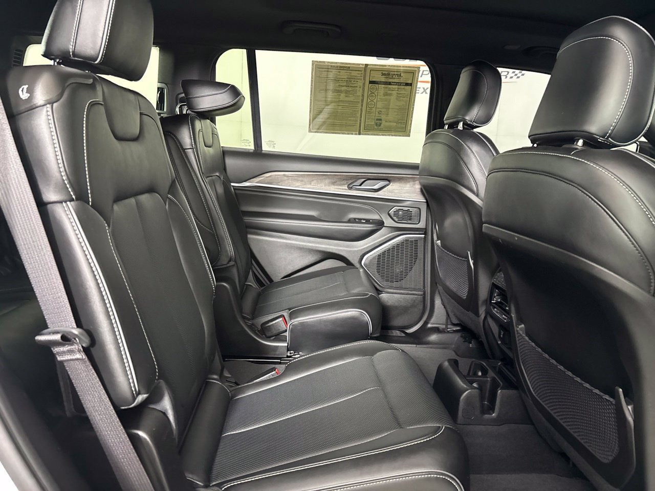 Used 2023 Jeep Grand Cherokee L Overland RWD image 31