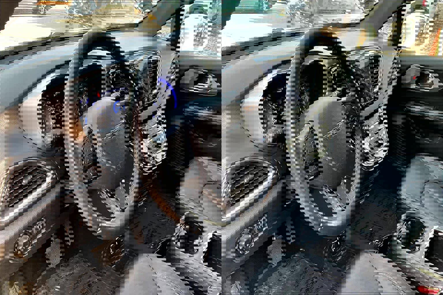 Used 2018 Chrysler Pacifica Touring-L Plus w/ Advanced Safetytec Group image 16