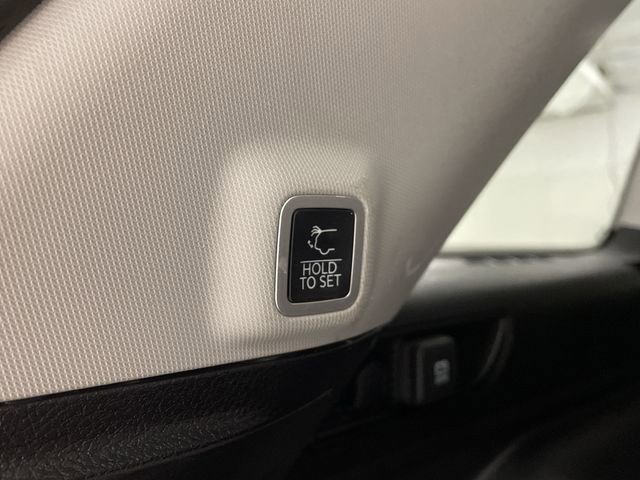 Used 2023 Jeep Grand Cherokee Limited image 16