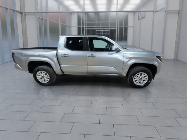 Certified 2025 Toyota Tacoma SR5 AWD/4WD image 9