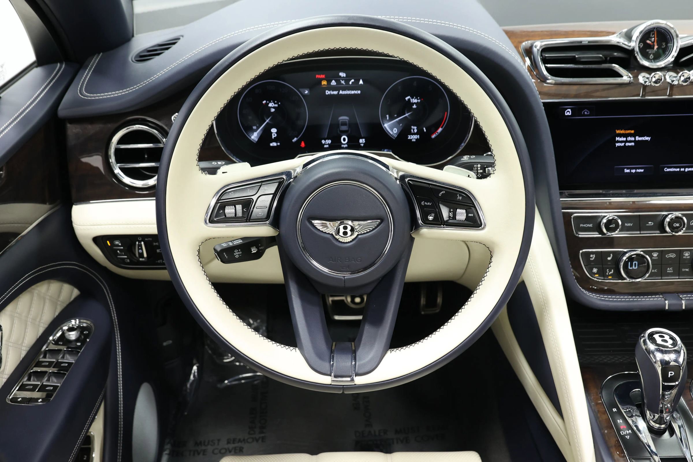 Used 2022 Bentley Bentayga image 26