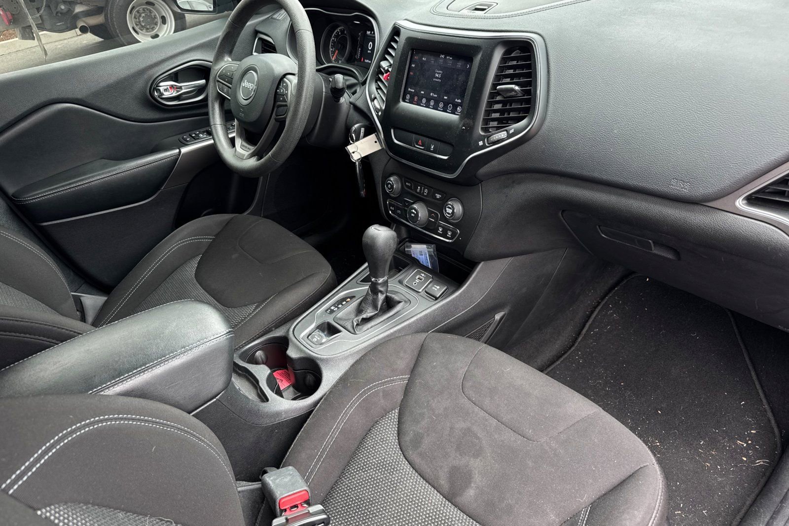 Used 2021 Jeep Cherokee Latitude FWD image 19