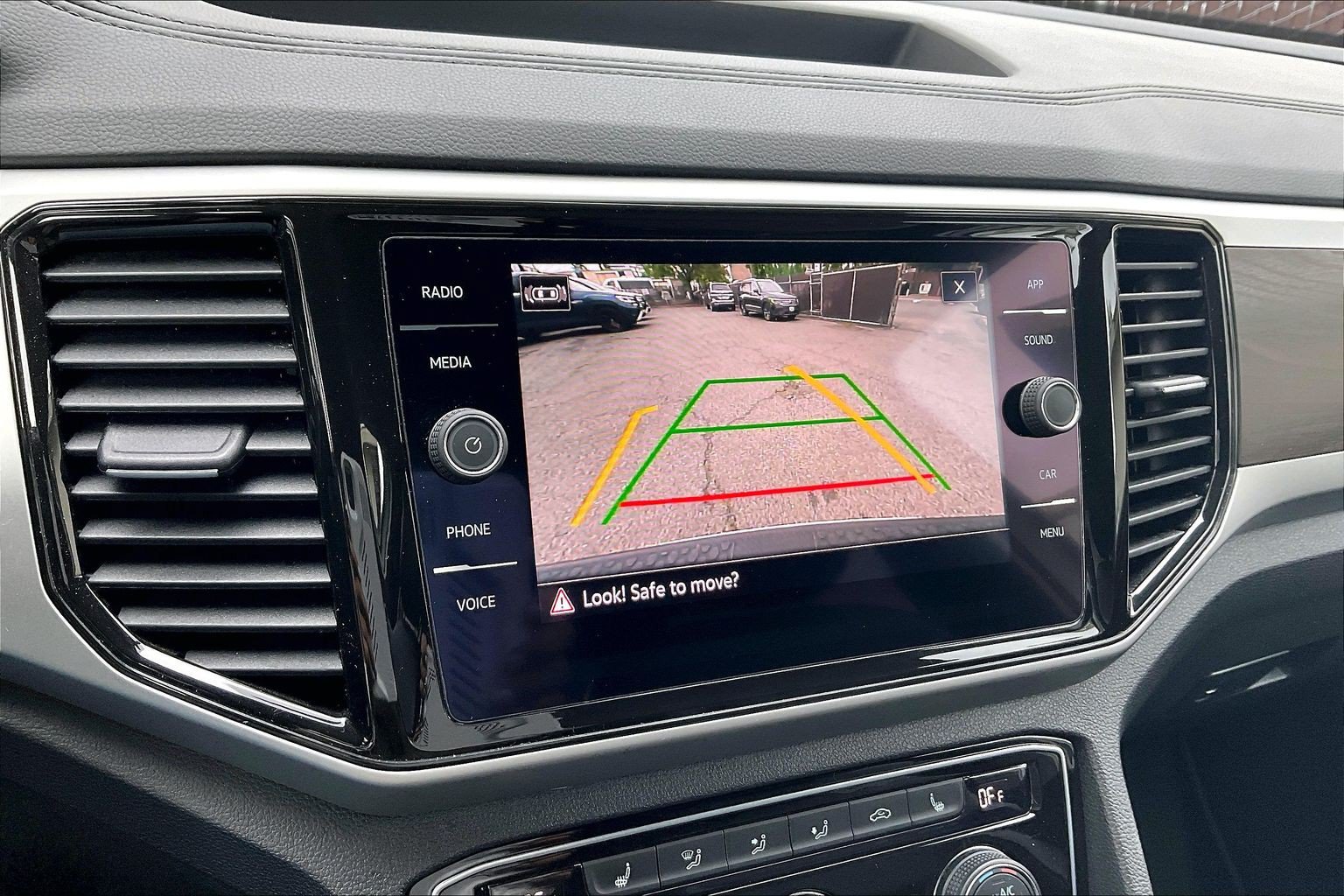 Certified 2022 Volkswagen Atlas SE FWD image 21