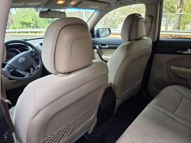 Used 2013 Kia Sorento LX image 18