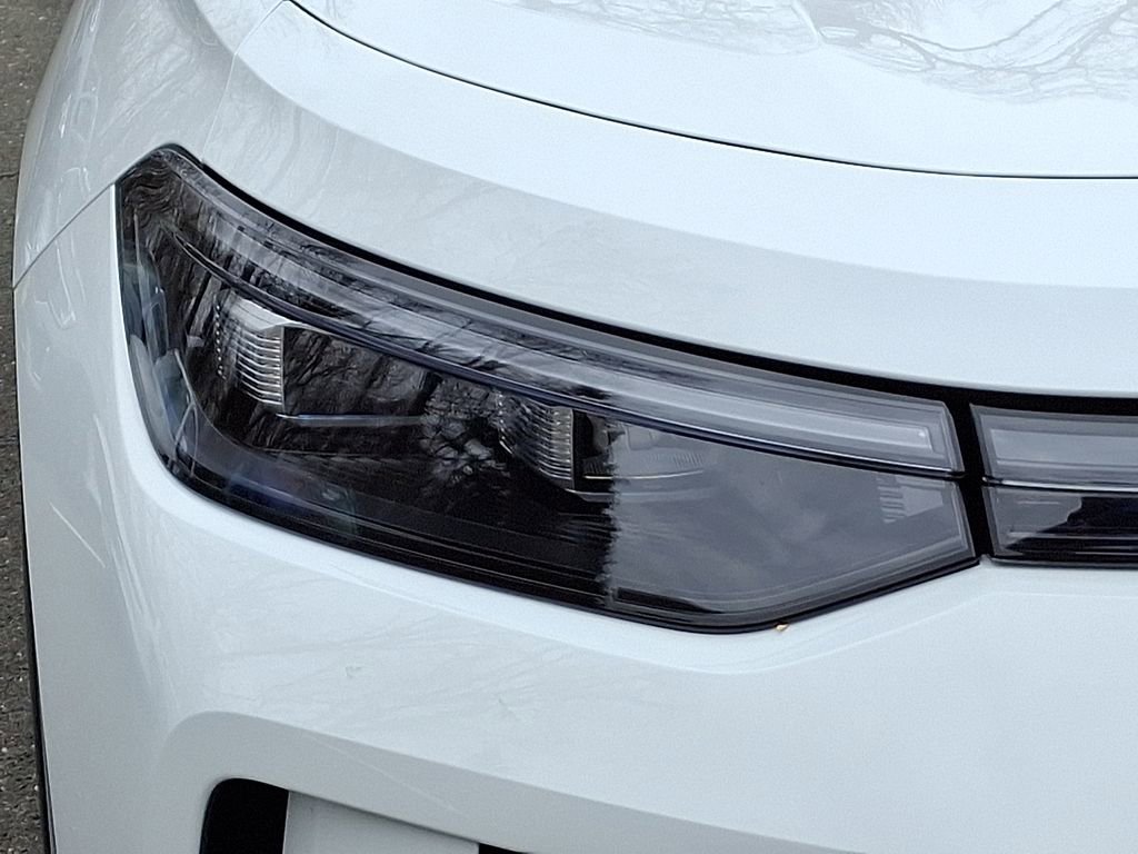 Used 2025 Volkswagen Tiguan S image 9