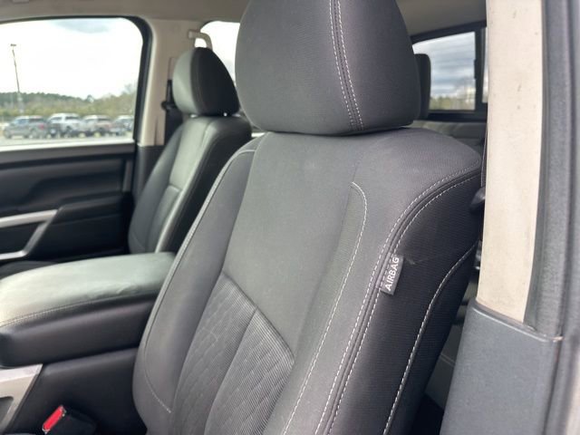Used 2018 Nissan Titan SV w/ SV Convenience Package image 12