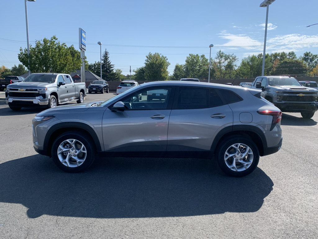 New 2026 Chevrolet Trax LS w/ LS Convenience Package FWD image 4