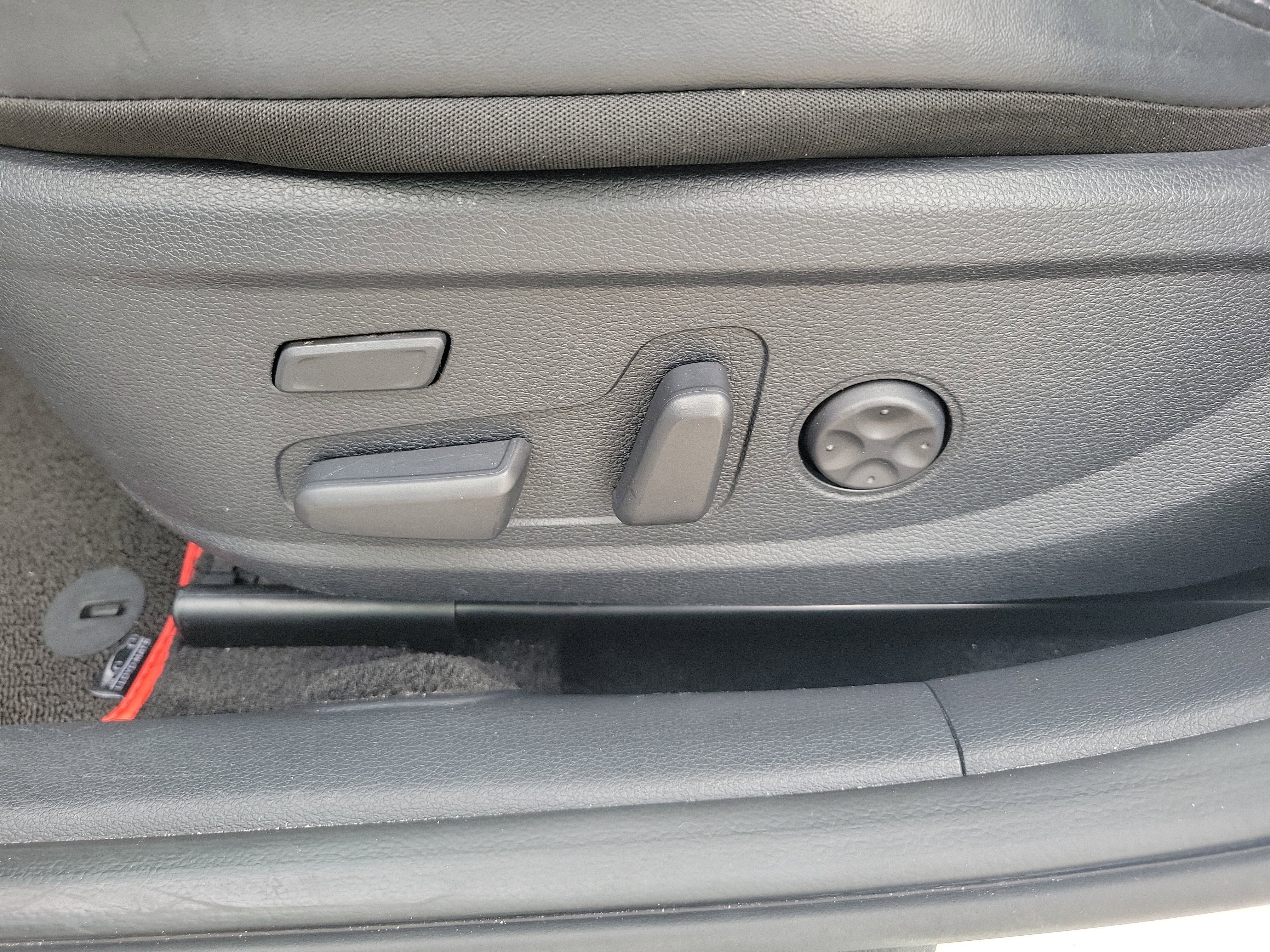 Certified 2020 Kia Cadenza Limited image 23