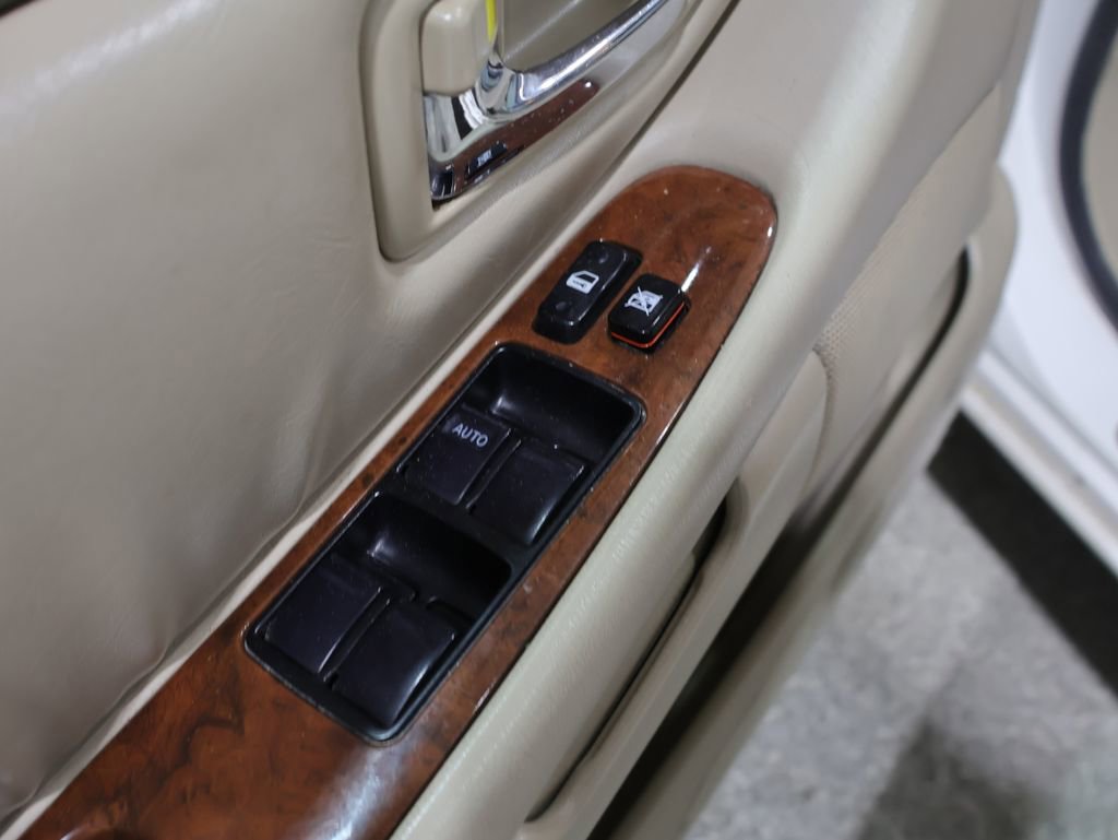 Used 2004 Toyota Avalon XLS image 13