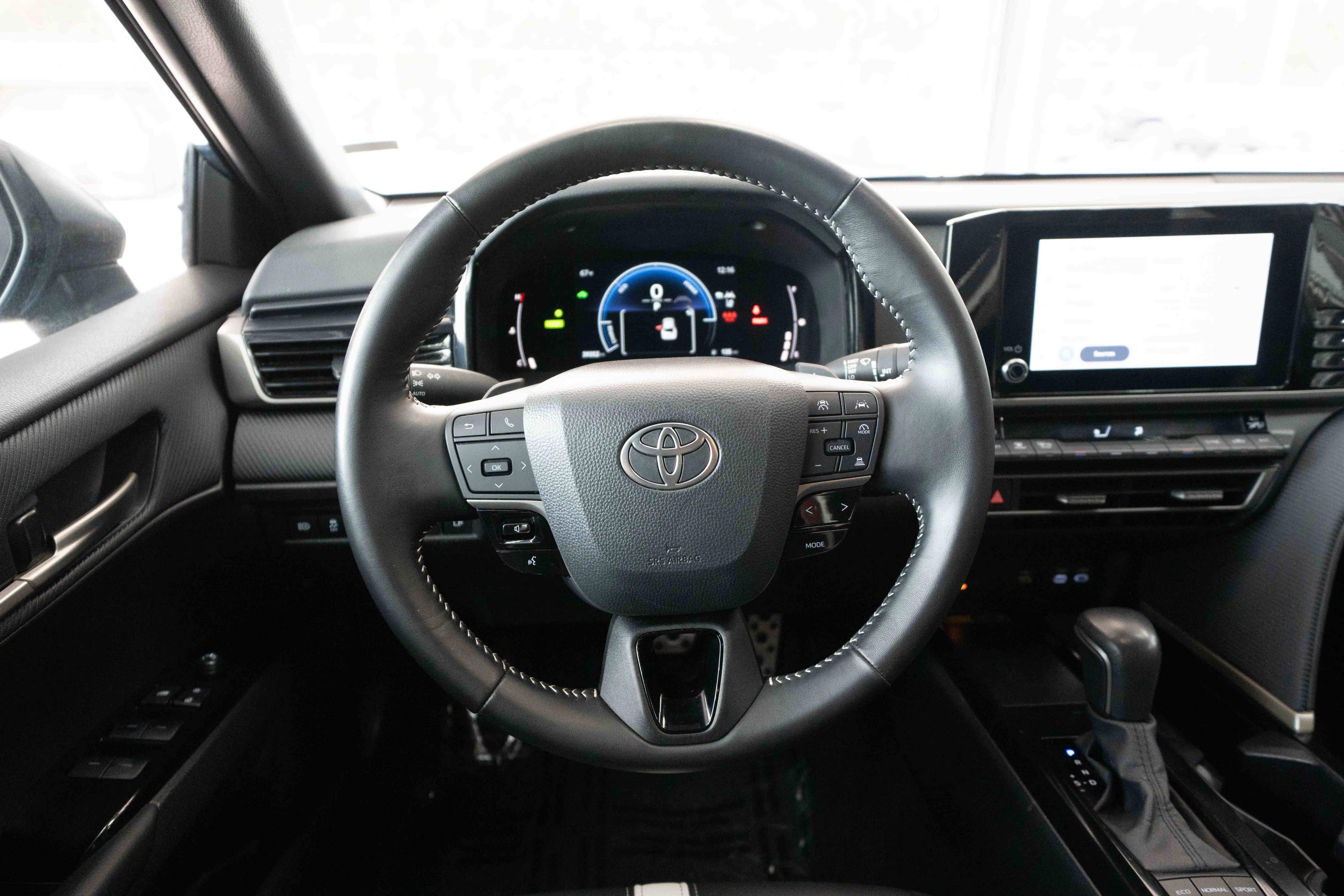 Used 2025 Toyota Camry SE image 21