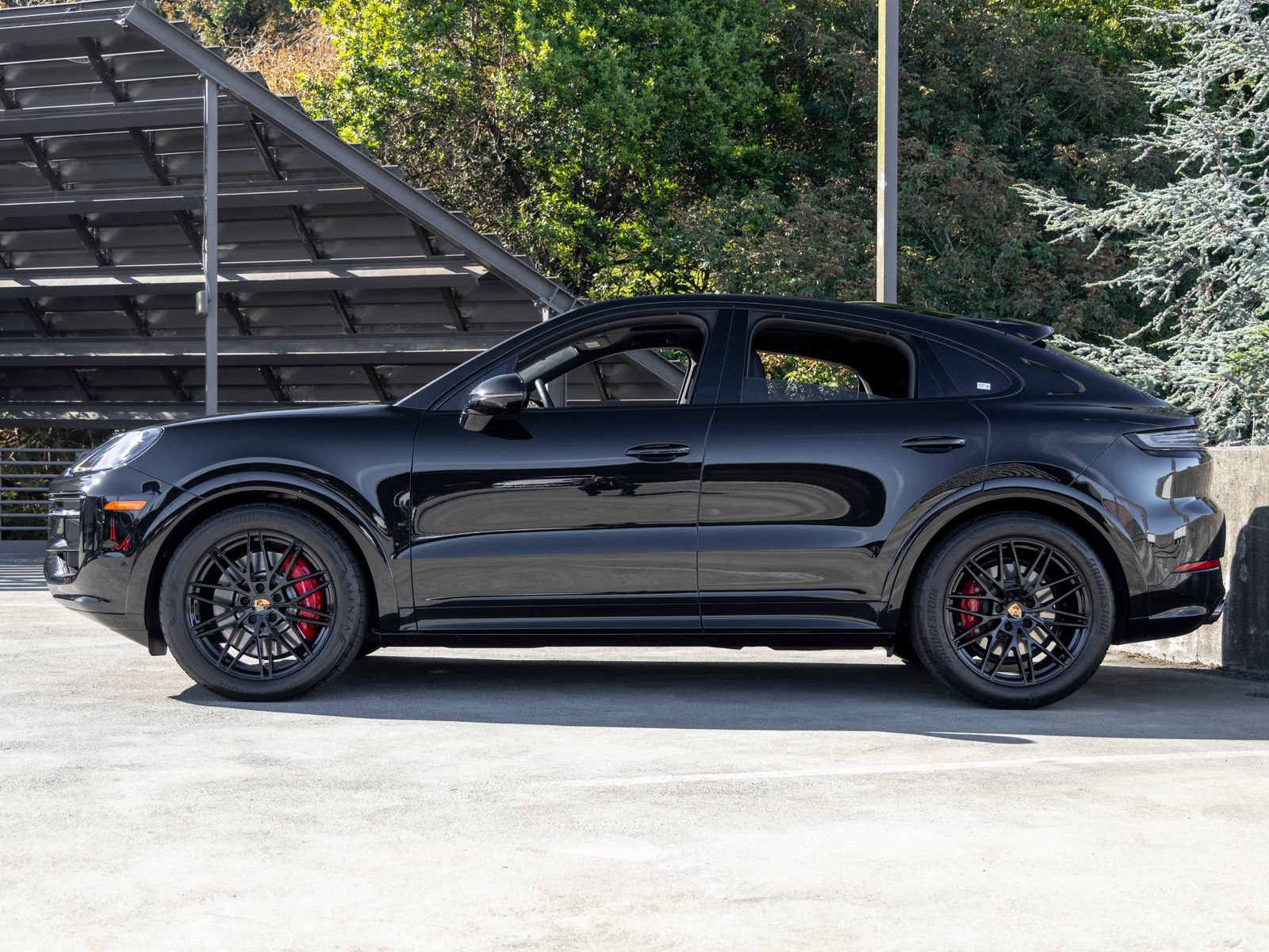 Certified 2025 Porsche Cayenne GTS AWD/4WD image 2