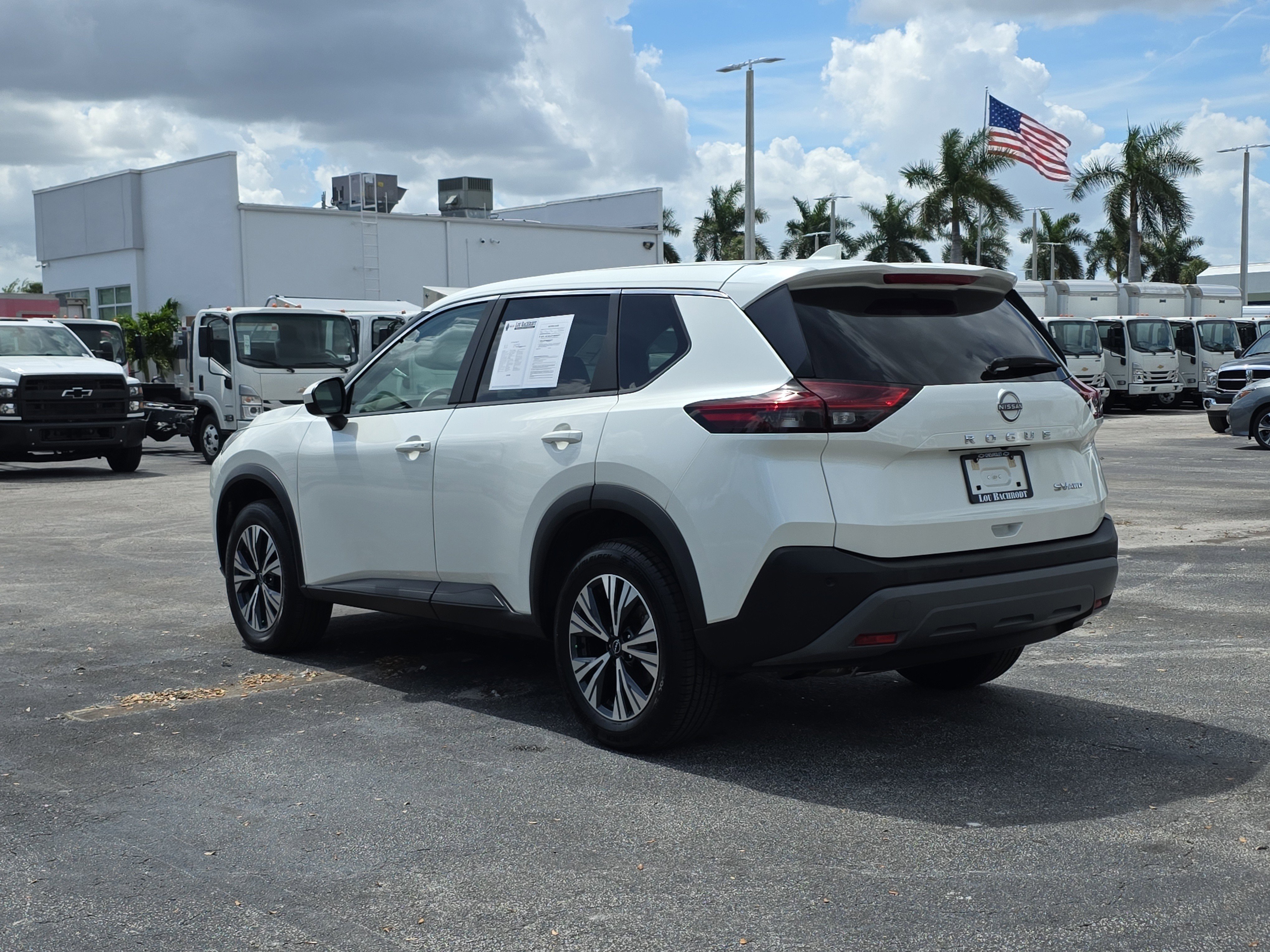 Used 2023 Nissan Rogue SV image 5
