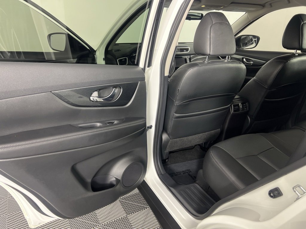 Used 2016 Nissan Rogue SL w/ SL Premium Package image 24