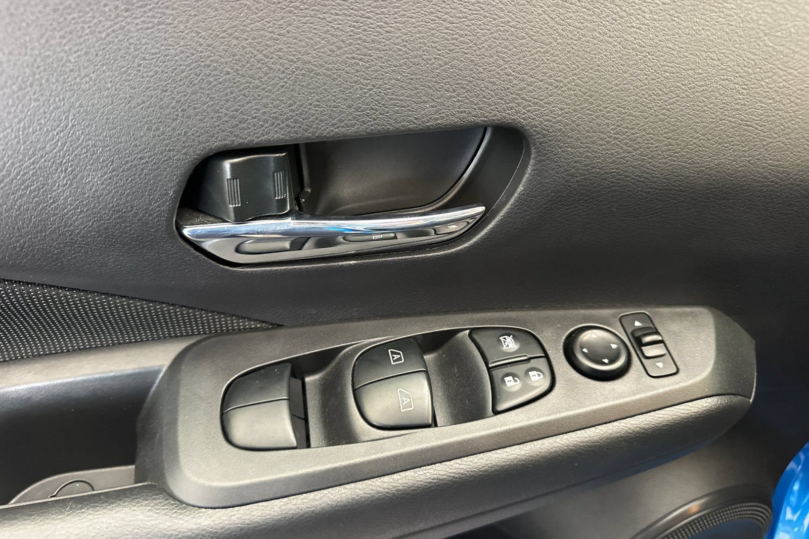 Used 2021 Nissan Kicks SV FWD image 11