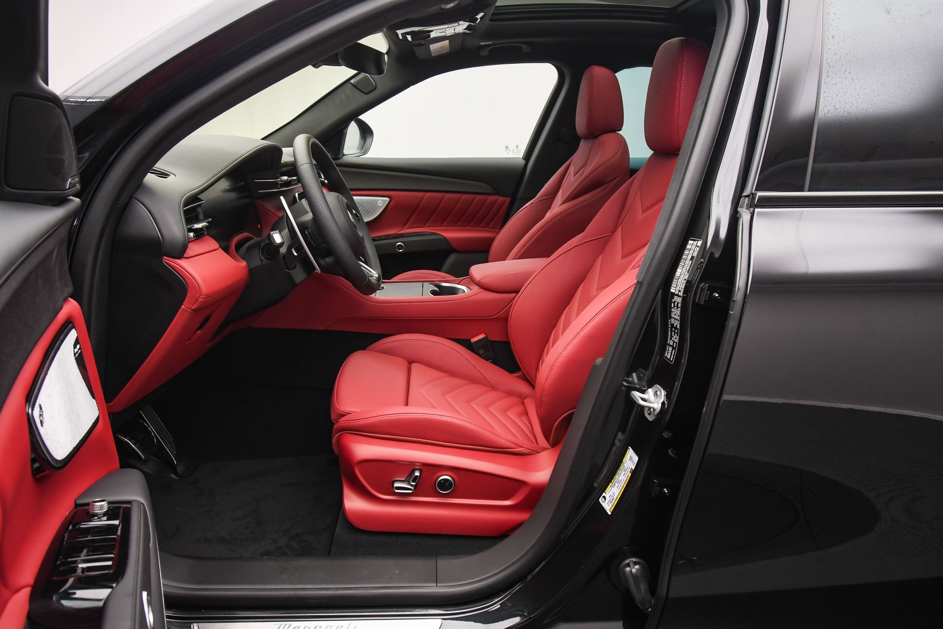 Used 2025 Maserati Grecale Modena AWD/4WD image 18