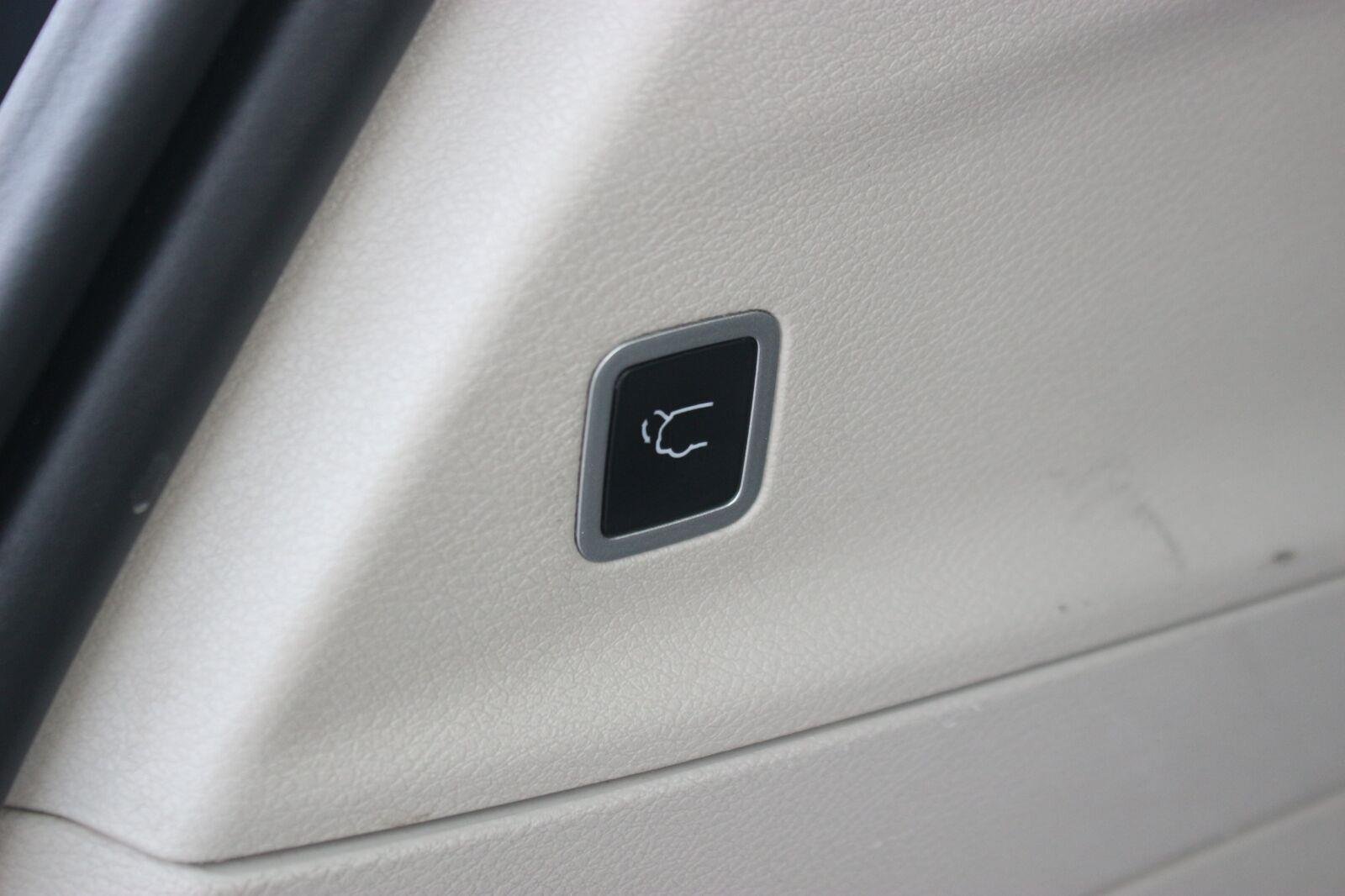 Used 2024 Chrysler Pacifica Touring-L FWD image 11