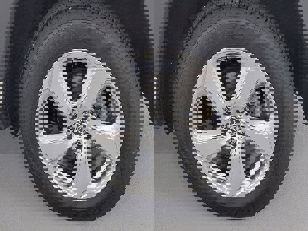 Used 2021 Toyota RAV4 XLE Premium image 11