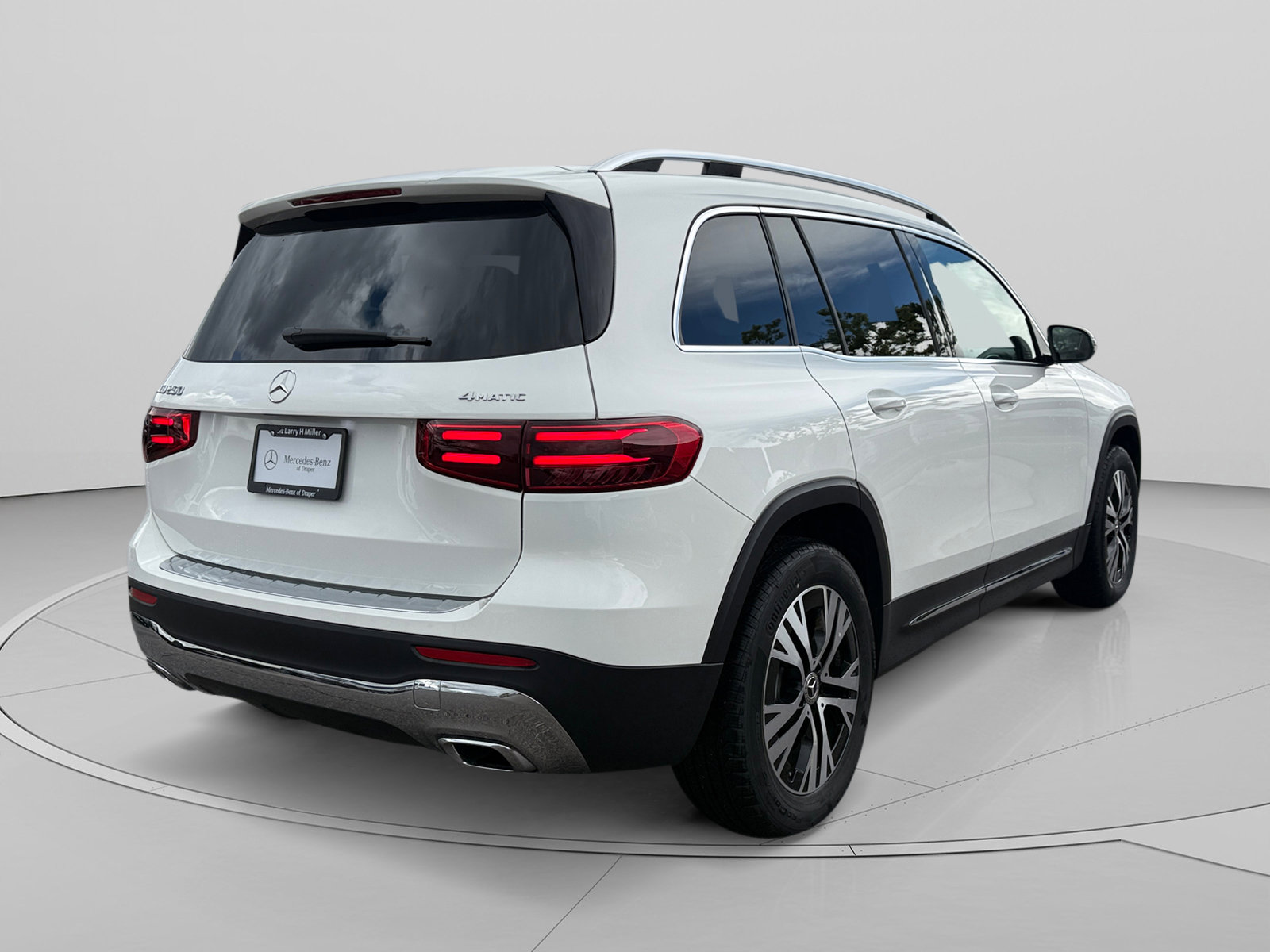 Certified 2026 Mercedes-Benz GLB 250 4MATIC image 5