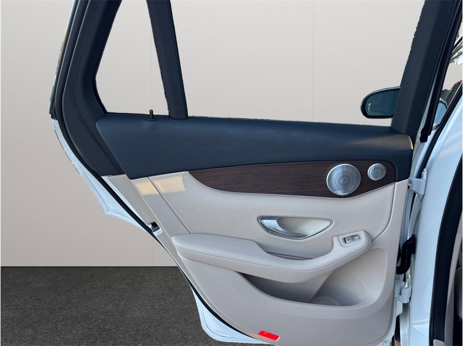 Used 2020 Mercedes-Benz GLC 300 4MATIC w/ Multimedia Package image 39