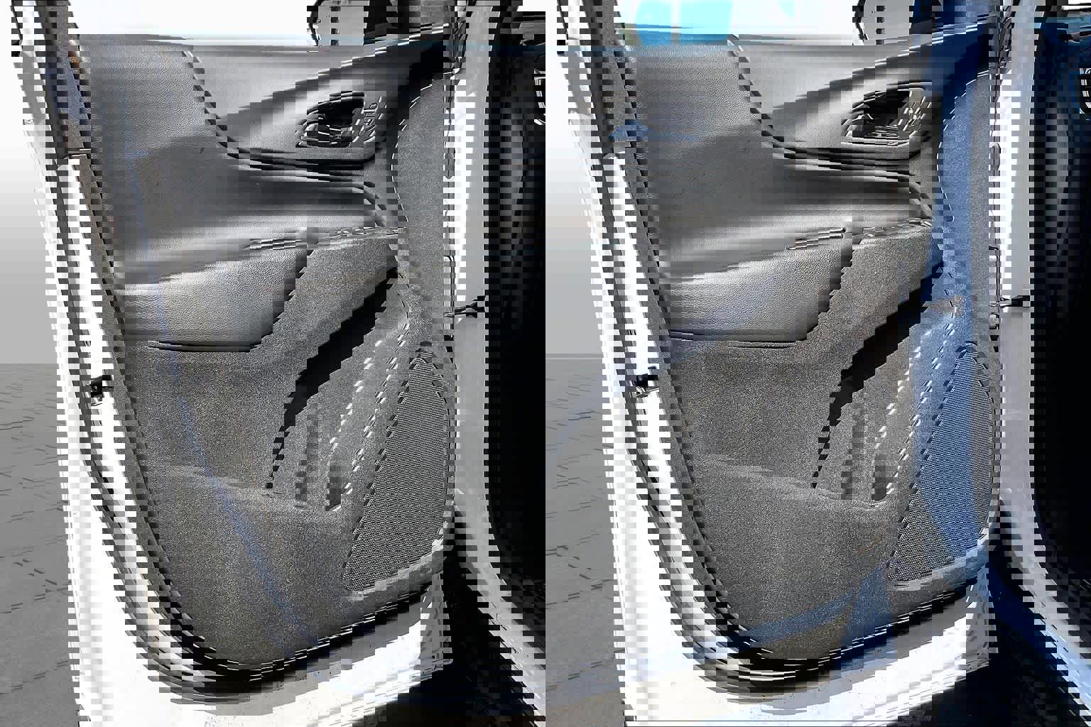 Used 2021 Chevrolet Equinox LT w/ LPO, Cargo Package image 21