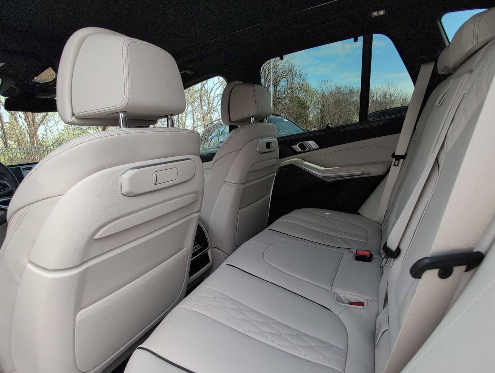 New 2026 BMW X5 M60i image 18