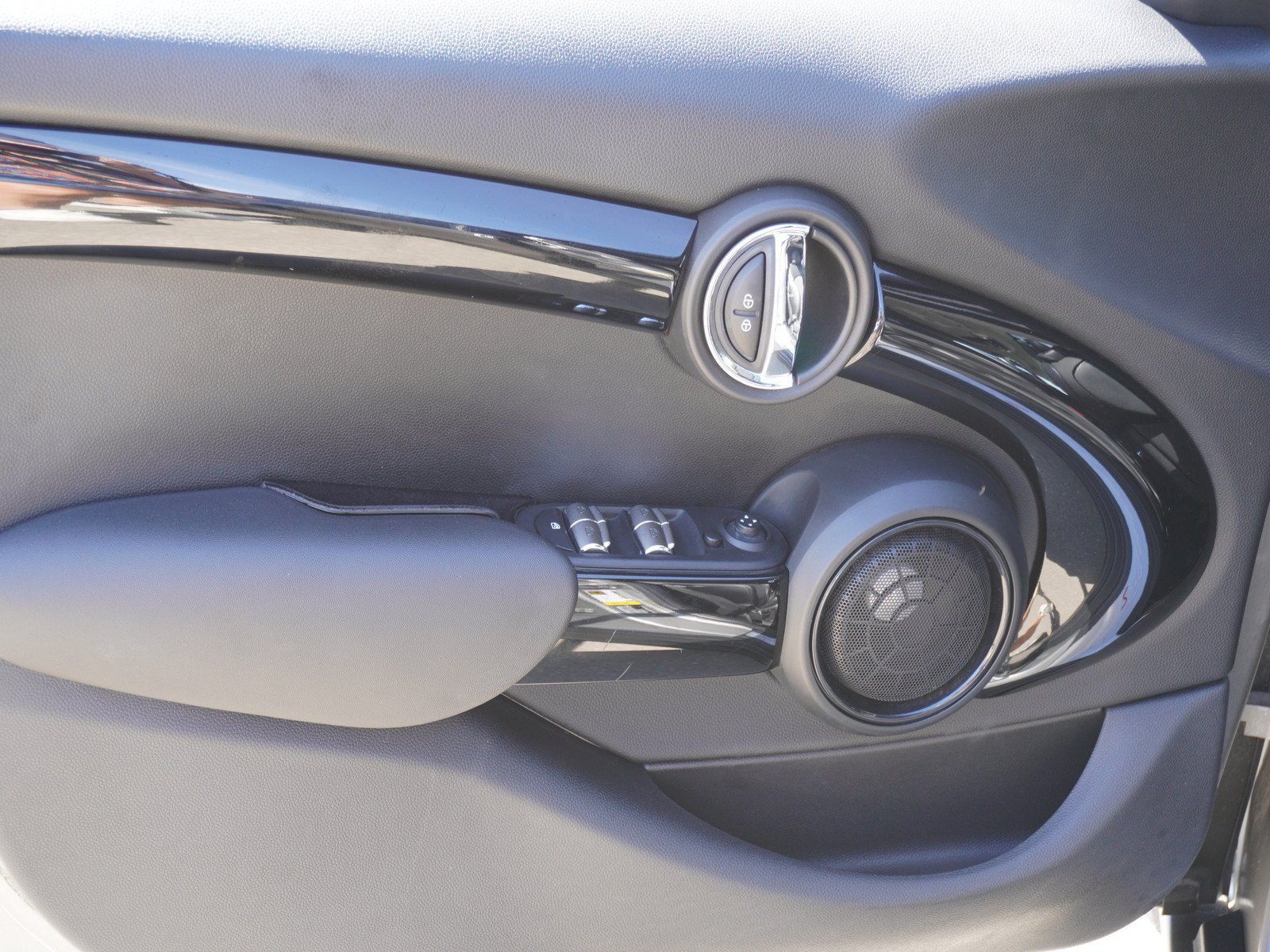 Used 2018 MINI Cooper S FWD image 19