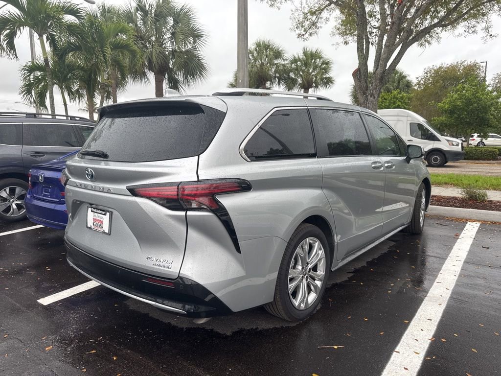 Used 2022 Toyota Sienna Platinum image 5